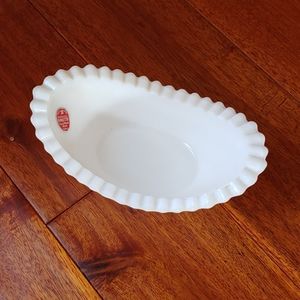 🎁Milk Glass dish boat shaped